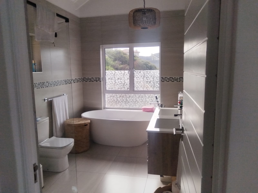 To Let 4 Bedroom Property for Rent in Glencairn Western Cape